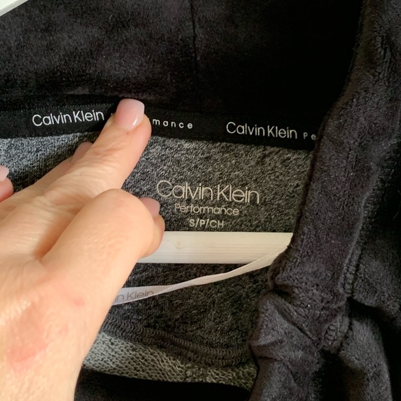 Calvin Klein Performance Colorblocked Sweatshirt - Picture 7 of 8
